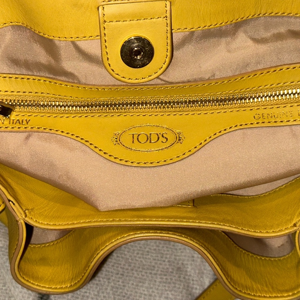 TOD’S Calfskin & Patent Leather Bucket Tote - Picture 10 of 12